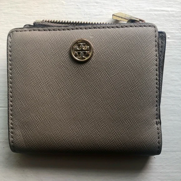 Tory Burch “Robinson” Mini Bi-food wallet - Picture 3 of 4